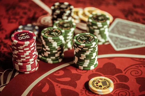 Super Sic Bo betting layout with labeled sections for big, small, totals, and pair bets